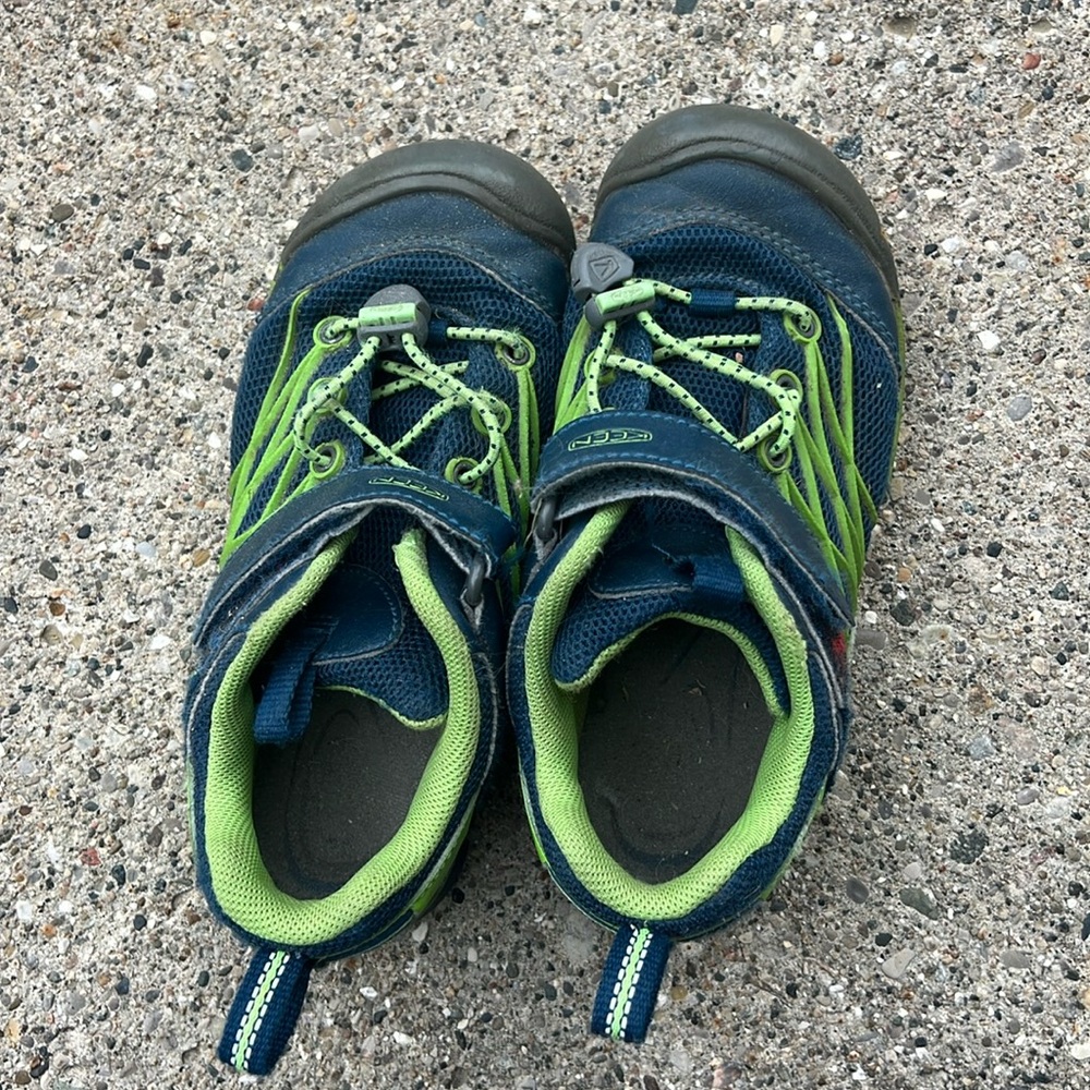 Keen boys watershoes